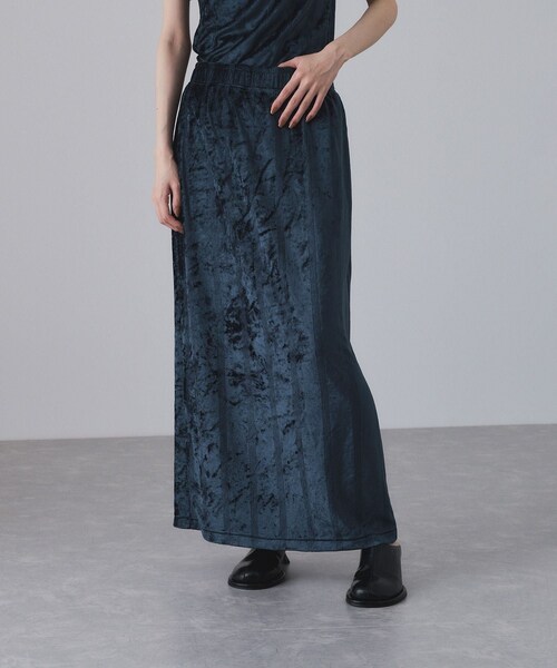 ADAM ET ROPE'（アダムエロペ）の「【Miller for ADAM ET ROPE'】別注 ベロアSkirt（スカート・レディース・グリーン/ネイビー・F）」の2枚目の写真