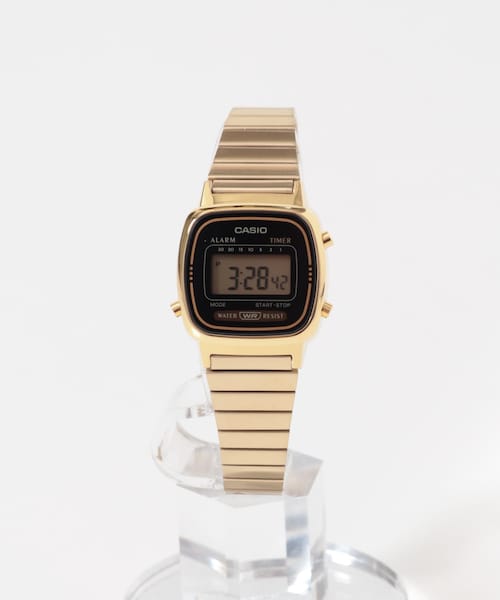 URBAN RESEARCH DOORS(アーバンリサーチドアーズ)の「CASIO メタルスクエアデジタルウォッチ(アナログ腕時計・レディース・ゴールド・-)」の1枚目の写真