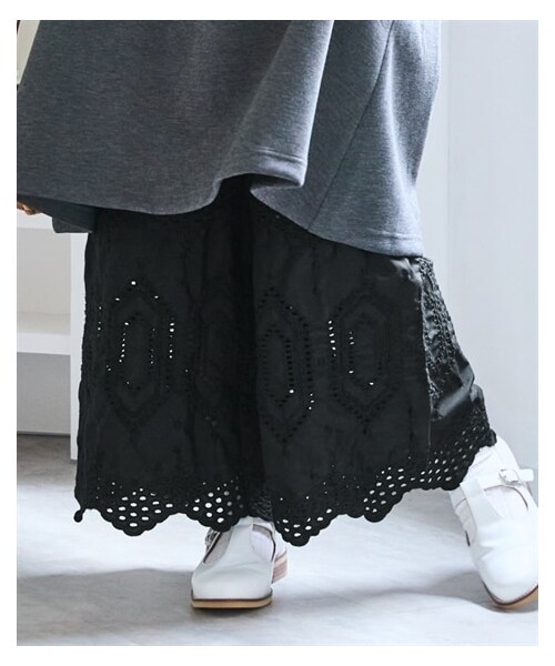 nissen（ニッセン）の「＜大きいサイズ＞裾刺しゅうがかわいい万能ペチパンツ（パンツ・レディース・黒/オフホワイト・L/LL/3L/4L/5L/6L/8L/10L）」の20枚目の写真