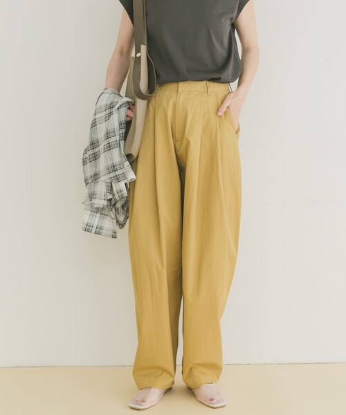 ITEMS URBANRESEARCH（アイテムズ アーバンリサーチ）の「ナイロンコクーンパンツ（その他パンツ・レディース・KHK/BEG/NVY・FREE）」の5枚目の写真