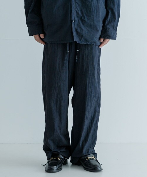 URBAN RESEARCH(アーバンリサーチ)の「ATON HANDDYED NYLONOVER PANTS(その他パンツ・メンズ・075 NAVY/105 BLK・4/6)」の14枚目の写真