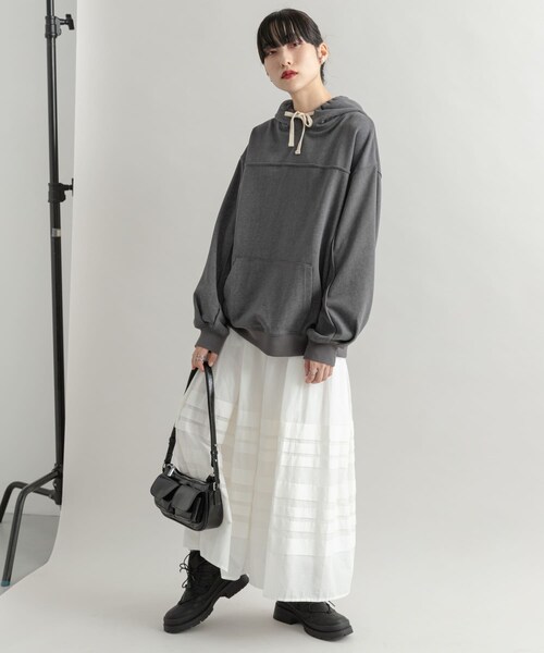 KBF（ケイビーエフ）の「バックロゴフーディー（パーカー・レディース・GRAY/NAVY・one）」の8枚目の写真