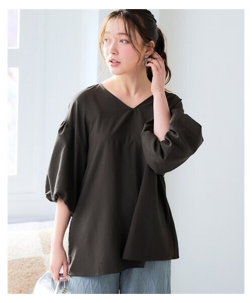 nissen（ニッセン）の「＜大きいサイズ＞【ドライワッシャー】ふんわり袖ブラウス（吸汗速乾）（シャツ/ブラウス・レディース・モカ/チャコール/ラベンダー・L~LL/3L~4L/5L~6L/8L/10L）」の4枚目の写真