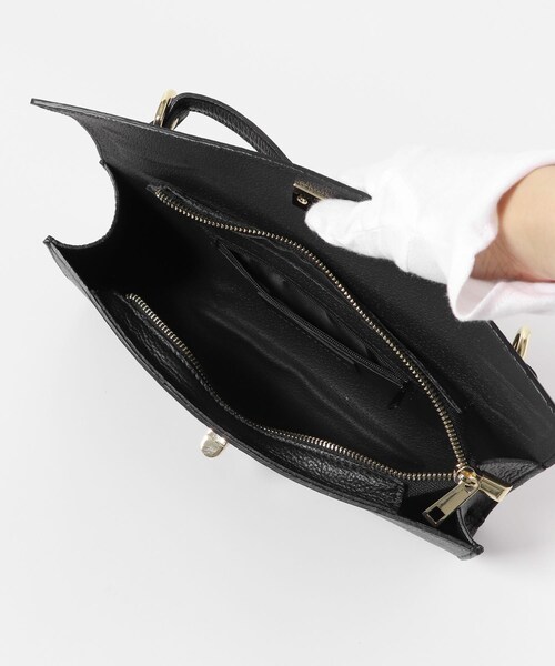 URBAN RESEARCH ROSSO（アーバンリサーチロッソ）の「AULENTTI　ワイドショルダーBAG（ショルダーバッグ・レディース・TAUPE/NERO・-）」の9枚目の写真