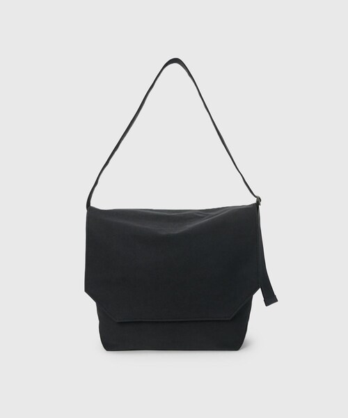 ADAM ET ROPE'(アダムエロペ)の「【HenderScheme/エンダースキーマ】flap shoulder big(ショルダーバッグ・メンズ・ブラック/ベージュ・F)」の1枚目の写真