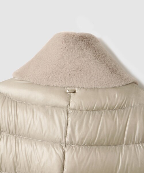 ROPE'(ロペ)の「【WEB限定/一部店舗限定】【HERNO(ヘルノ)】ライトショート丈ダウンコート(ダウンジャケット/コート・レディース・チャコール/キナリ・M/S)」の19枚目の写真