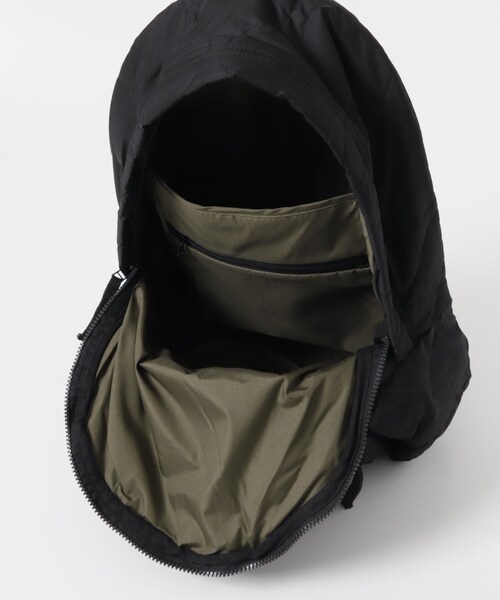 ITEMS URBANRESEARCH（アイテムズ アーバンリサーチ）の「TAION　Military Down Back Pack（バックパック/リュック・メンズ・BLK/D.KHK/PAINT CAMO・-）」の11枚目の写真