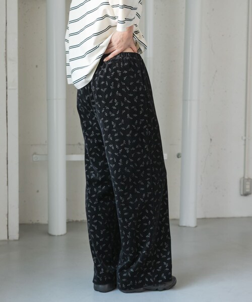 URBAN RESEARCH DOORS(アーバンリサーチドアーズ)の「FORK&SPOON ベロアプリントイージーパンツ(その他パンツ・レディース・BLACK/DARKGREEN・1/2)」の7枚目の写真