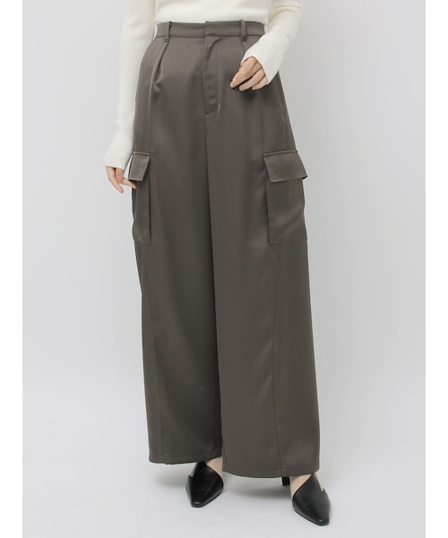 LAGUNAMOON（ラグナムーン）の「サテンカーゴワイドパンツ（カーゴパンツ・レディース・チャコールグレー/アイボリー・S/M）」の2枚目の写真
