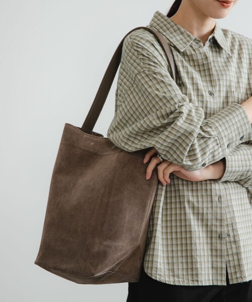 URBAN RESEARCH（アーバンリサーチ）の「ワンハンドルスウェードトートバッグ（トートバッグ・レディース・GREGE/D.BROWN・-0）」の17枚目の写真