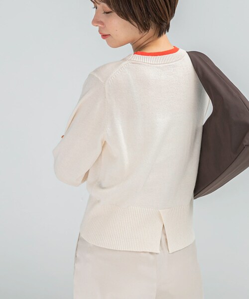 URBAN RESEARCH ROSSO（アーバンリサーチロッソ）の「カシミヤ混バイカラーコンパクトニット（ニット/セーター・レディース・OFF×ORG/GRAY×OFF/RED×OFF/NAVY×SAX・Free）」の7枚目の写真
