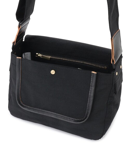 ADAM ET ROPE'（アダムエロペ）の「【texnh/テクネ】POST（ショルダーバッグ・メンズ・ブラック・F）」の8枚目の写真