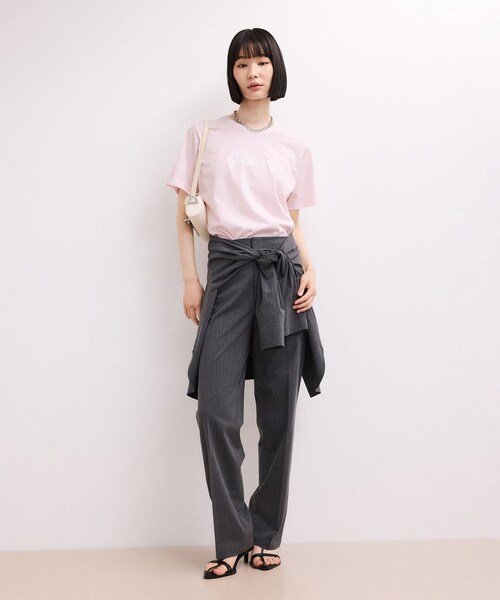 ADAM ET ROPE'(アダムエロペ)の「【WEB限定】クリーンタッチコットン刺しゅうロゴT(Tシャツ/カットソー・レディース・ホワイト/ダークブラウン/ネイビー/ピンク系・F)」の7枚目の写真