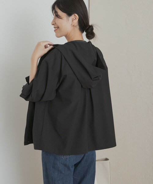 URBAN RESEARCH DOORS(アーバンリサーチドアーズ)の「『UR TECH MoLight』撥水UVカットフードジャケット(テーラードジャケット・レディース・CHARCOAL/BLACK・M)」の6枚目の写真