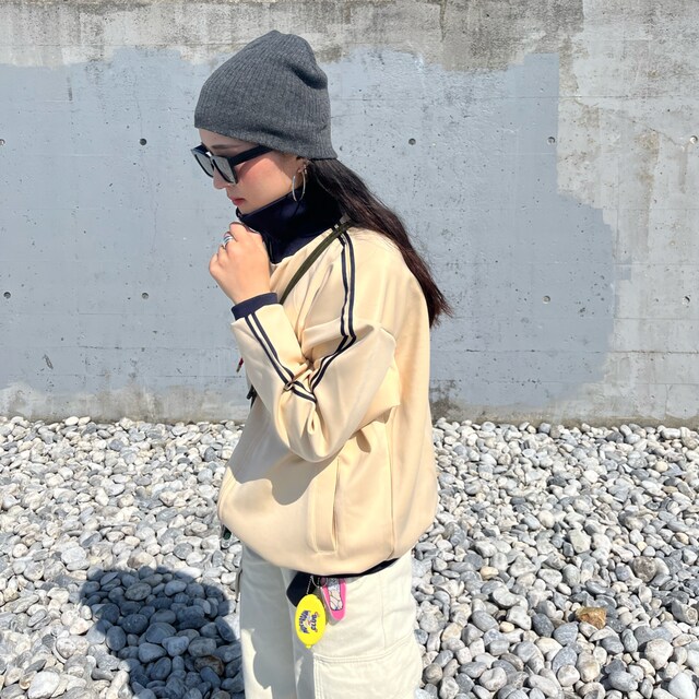 GRL（グレイル）の「裏毛ラウンドヘムクロップド丈スウェットトップス