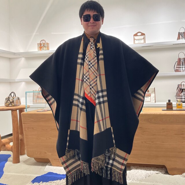 YVES_GRANDIR｜BURBERRYのポンチョを使ったコーディネート - WEAR