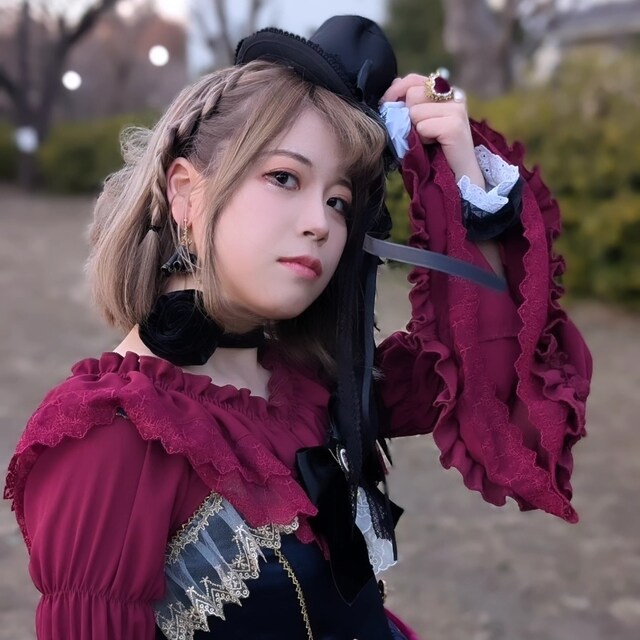 tutuanna（チュチュアンナ）の「薔薇付き花柄レースハイソックス40cm丈