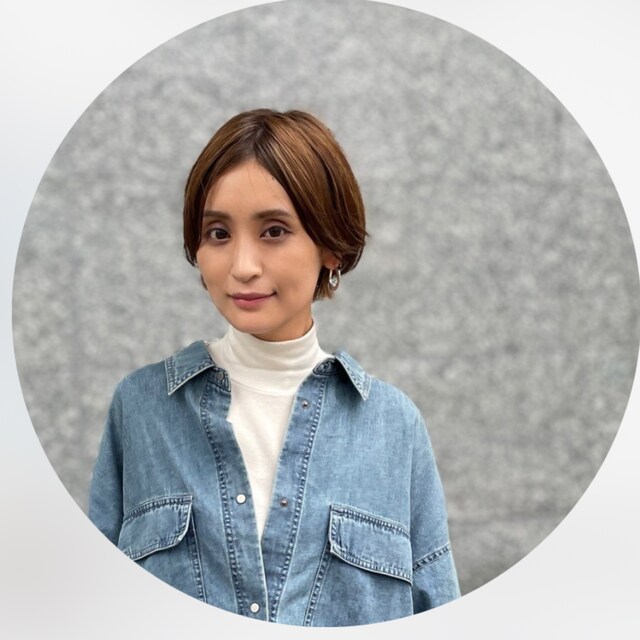 BEARDSLEY（ビアズリー）の「ウシロ花刺繍マルブラウス（シャツ