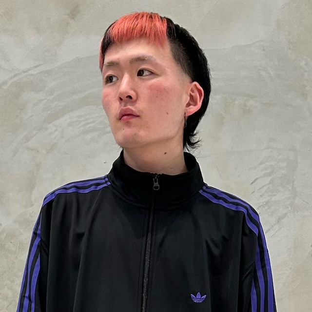 adidasのレッグウェアを使った「オズガイア」のメンズ人気ファッション
