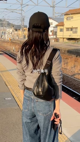 「アイテム（財布/小物）」を使った、asaさん（レディース・163cm）の秋コーディネート