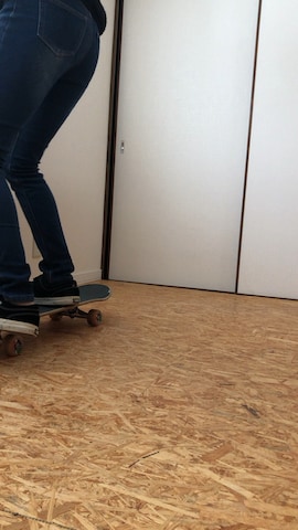 DVSのスニーカーを使ったほたてさんのファッション動画