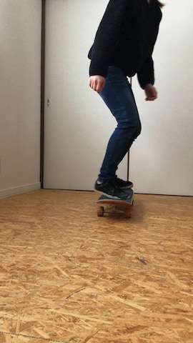 DVSのスニーカーを使ったほたてさんのファッション動画