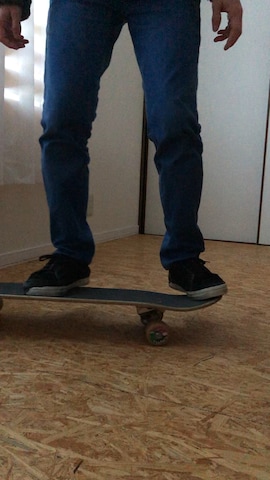 DVSのスニーカーを使ったほたてさんのファッション動画