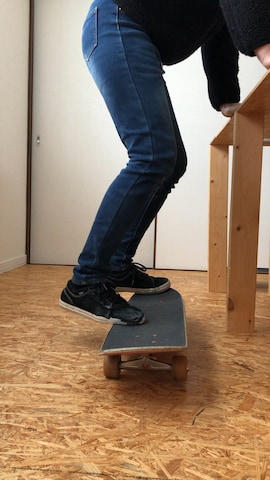 DVSのスニーカーを使ったほたてさんのファッション動画