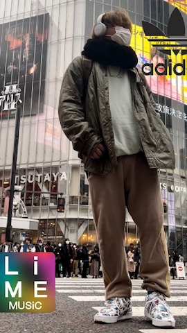 adidas Originalsのスウェットを使ったLiME(松尾 頼武)作曲家さんのファッション動画