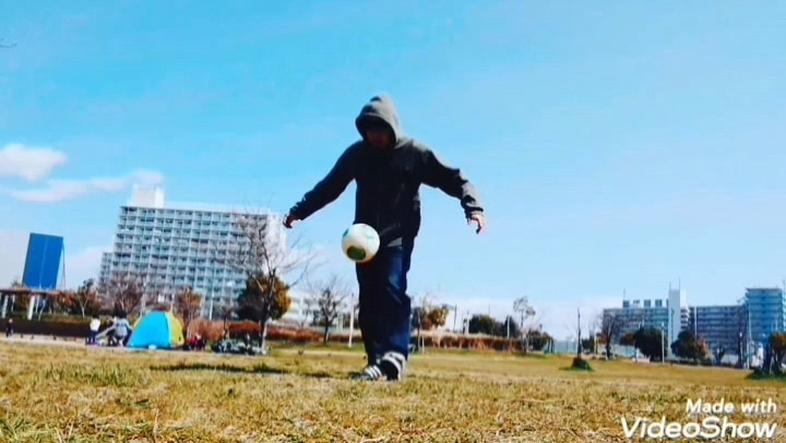 スポーツグッズを使ったDANCEBALR..さんのファッション動画