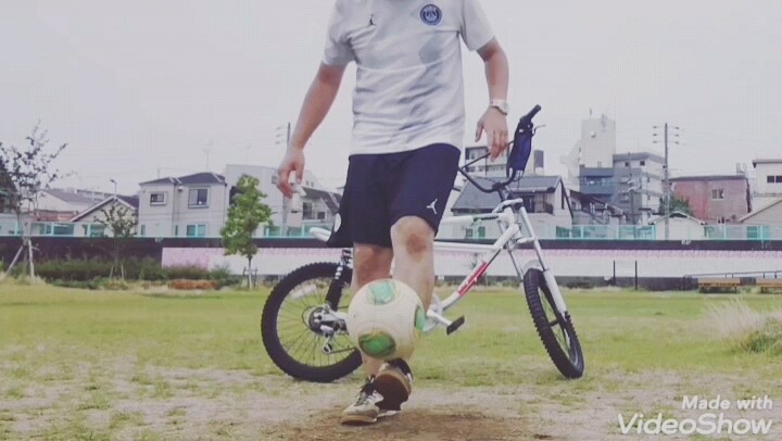 スポーツグッズを使ったDANCEBALR..さんのファッション動画