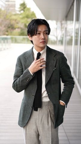 「アイテム（ネクタイ）」を使った、shunkobayashiさん（メンズ・171cm・30代）の冬コーディネート