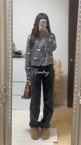 「アイテム（デニムスカート）」を使った、Manaka さん（レディース・160cm）の冬コーディネート