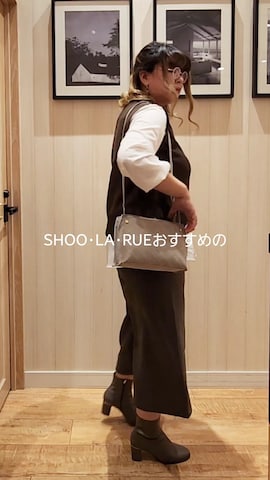 SHOO・LA・RUEのブーツを使ったれーやんさんのファッション動画