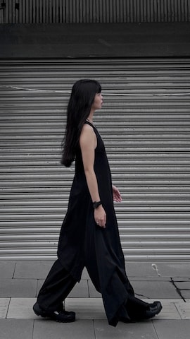 Y-3のワンピース/ドレスを使ったQiQi Tanさんのファッション動画