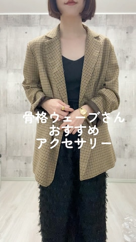 isoのチョーカーを使ったHITOMIさんのファッション動画