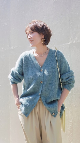 「アイテム（化粧下地）」を使った、金子三記(miki)さん（レディース・170cm）の秋コーディネート