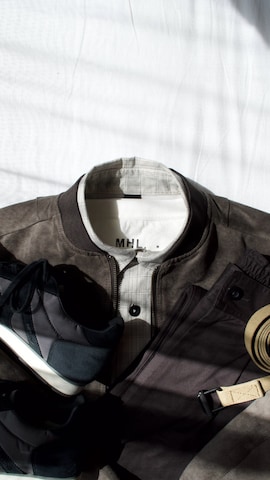 MHL.のシャツ/ブラウスを使った市川 昇さんのファッション動画