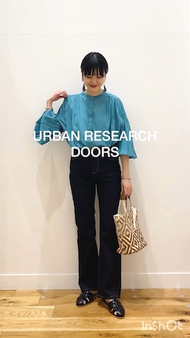 URBAN RESEARCH DOORSのデニムパンツを使った秋山 里織さんのファッション動画