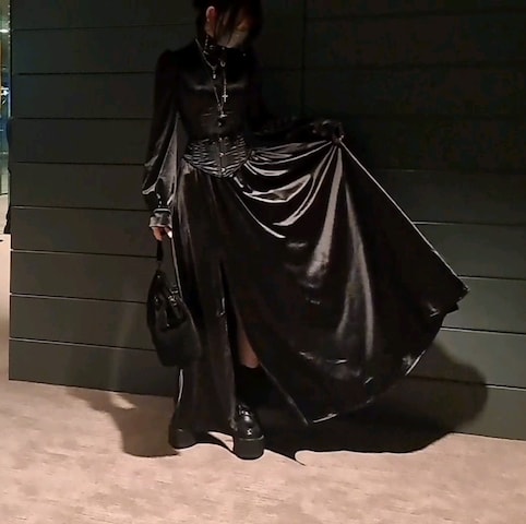 KILL STARのアイテムを使った薔薇さんのファッション動画