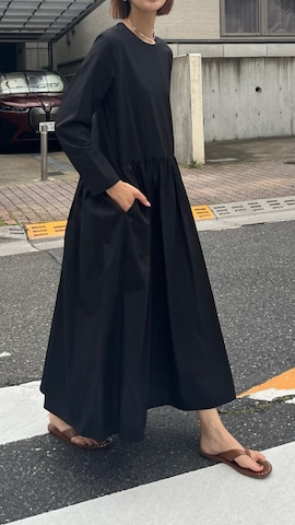 「アイテム（クラッチバッグ）」を使った、吉田歩美さん（レディース・174cm）の春コーディネート