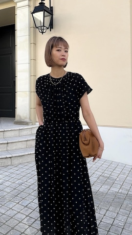 「アイテム（クラッチバッグ）」を使った、吉田歩美さん（レディース・174cm・30代）の冬コーディネート