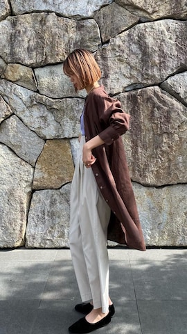 「アイテム（シャツワンピース）」を使った、吉田歩美さん（レディース・174cm）の春コーディネート