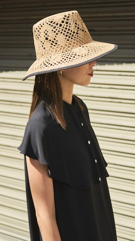 IKEAのアイテムを使った吉田歩美さんのファッション動画