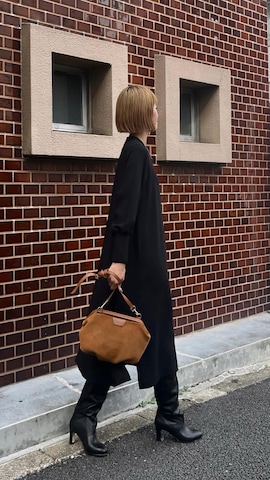 「アイテム（ノーカラーコート）」を使った、吉田歩美さん（レディース・174cm）の秋コーディネート