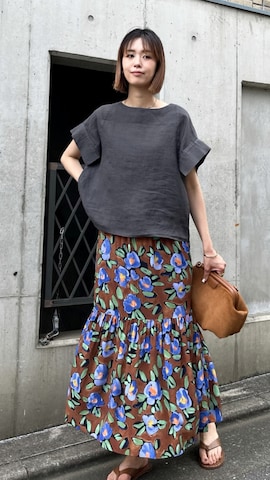 「アイテム（クラッチバッグ）」を使った、吉田歩美さん（レディース・174cm）の夏コーディネート