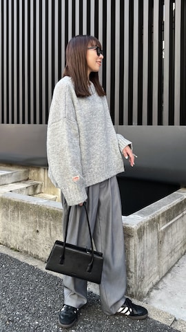 Javaのトップスを使ったMINAEさんのファッション動画