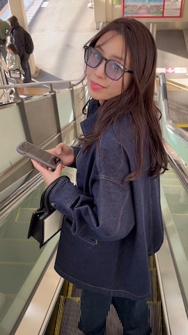 「アイテム（カバーオール）」を使った、m’mtさん（レディース・163cm）の春コーディネート