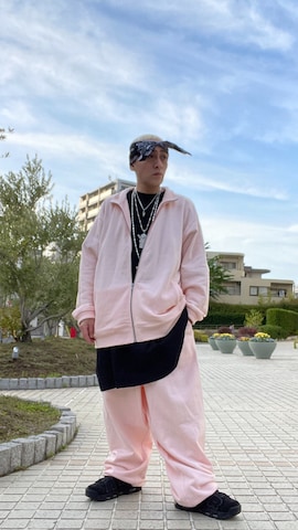 「アイテム（セットアップ、ピンク系）」を使った、龍一 (The Loveless)®︎さん（メンズ・168cm）の春コーディネート