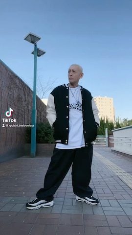 NIKEのスニーカーを使った龍一 (The Loveless)®︎さんのファッション動画